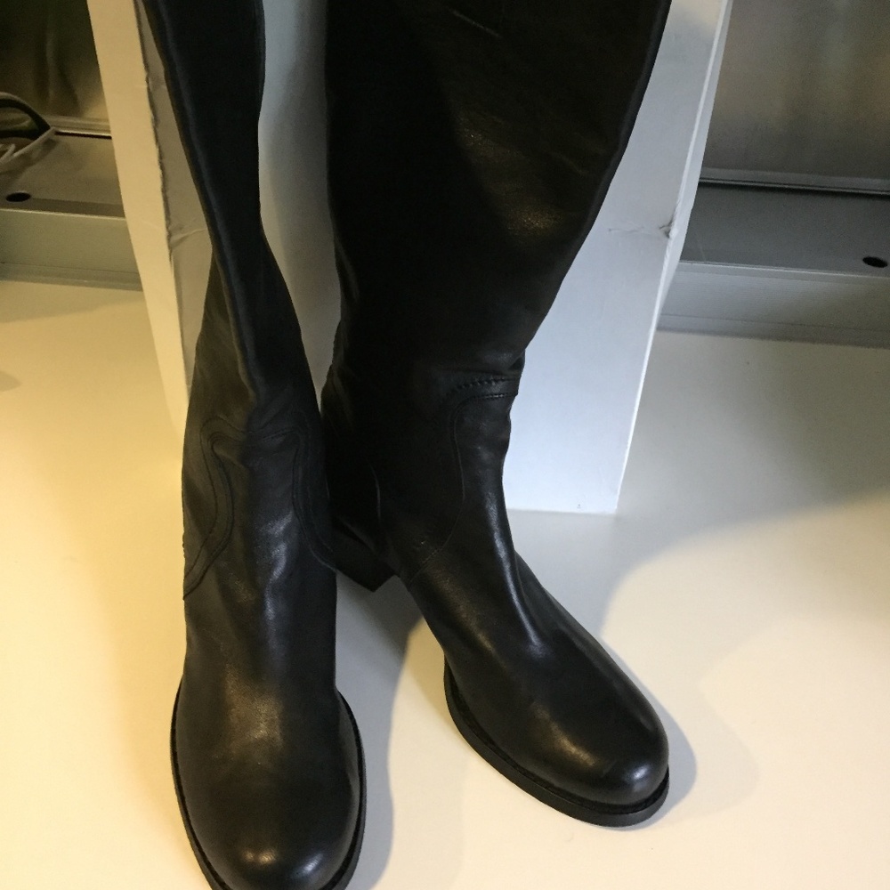 Costume National beautiful black leather boots